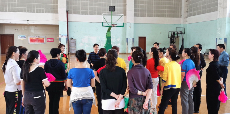 三明市老体协领导深入健身指导总站指导工作 小.JPG