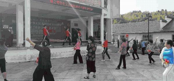泰宁县梅口乡培训健身球操1.bmp