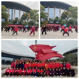 三明‌市老体协健身气功专委会红旗广场展风采